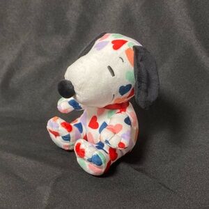 ⭐️ 2024 Hallmark Valentine’s Day Peanuts Snoopy Heart Plush